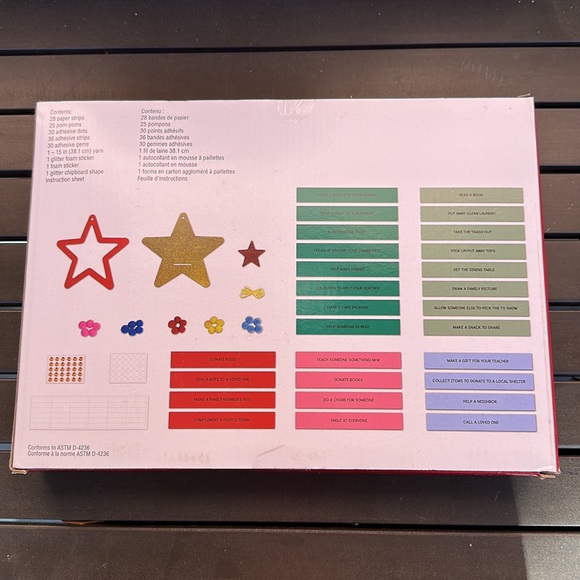 Christmas Tree Paper Chain Kids Craft Kit - Picture 2 of 2